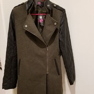 Olive 2B bebe distressed coat new, sz L fit like M